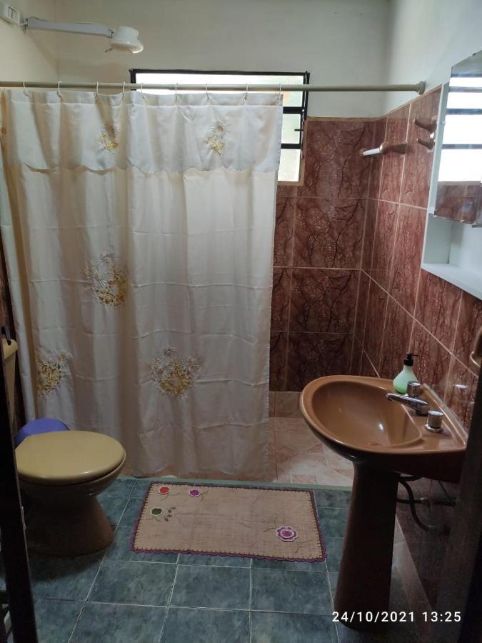 Iguazu Alojamiento "La Casa" ปูแอร์โตอีกวาซู ภายนอก รูปภาพ
