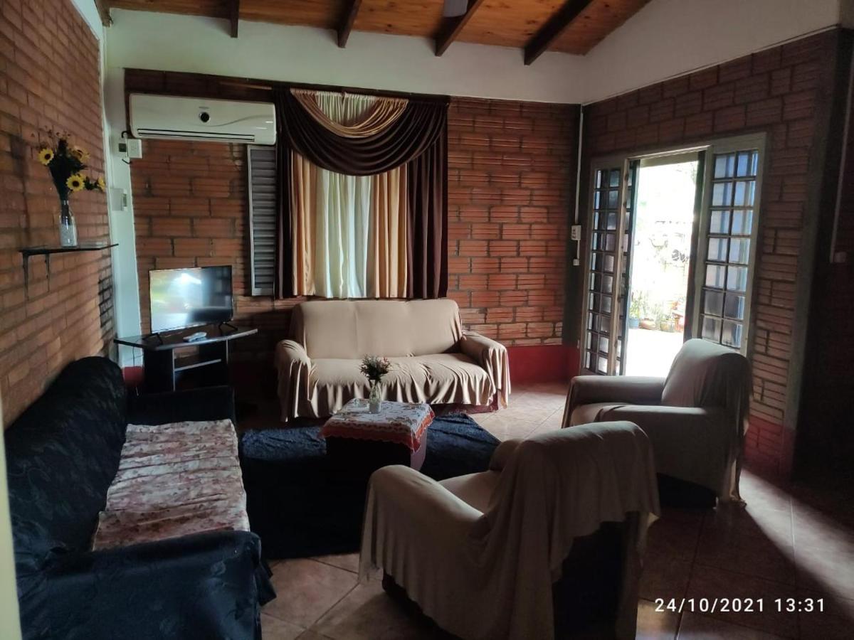 Iguazu Alojamiento "La Casa" ปูแอร์โตอีกวาซู ภายนอก รูปภาพ