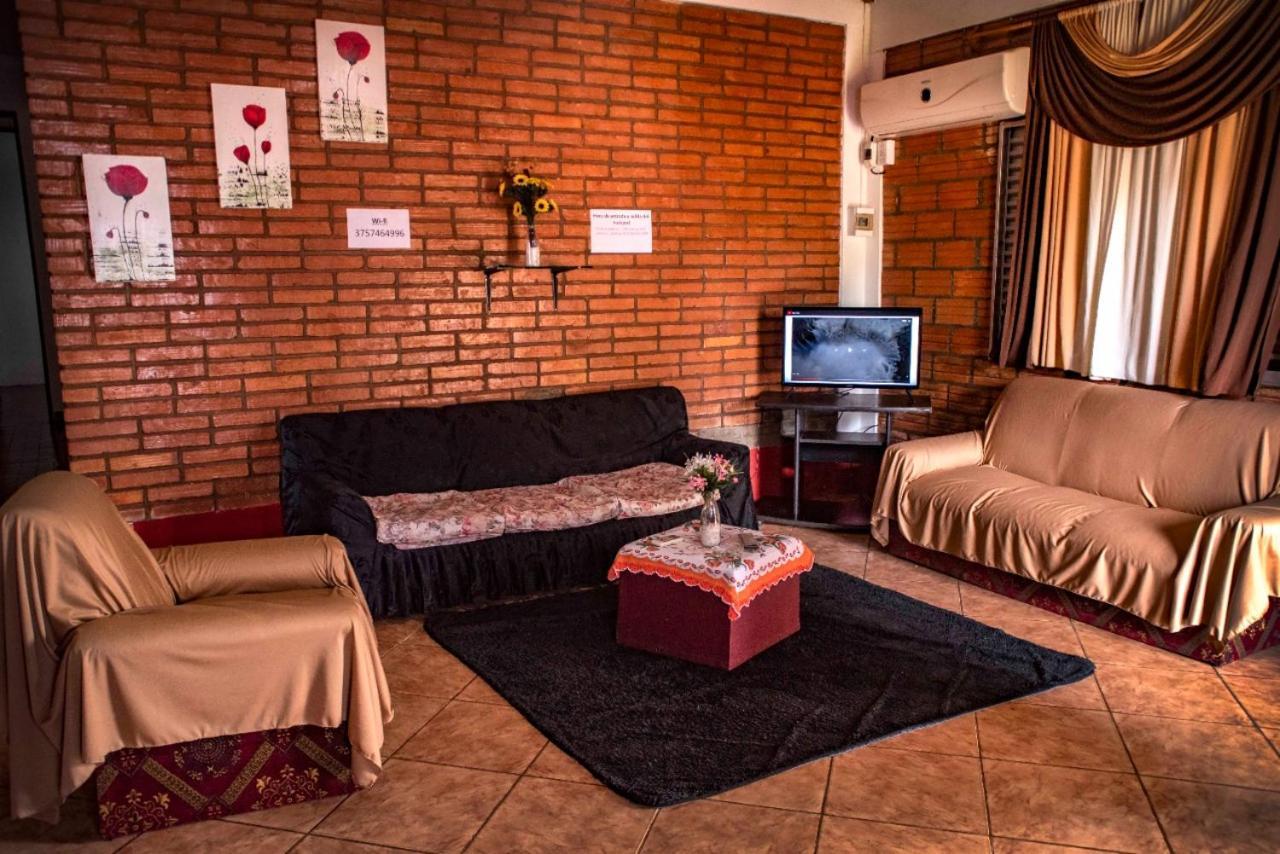 Iguazu Alojamiento "La Casa" ปูแอร์โตอีกวาซู ภายนอก รูปภาพ