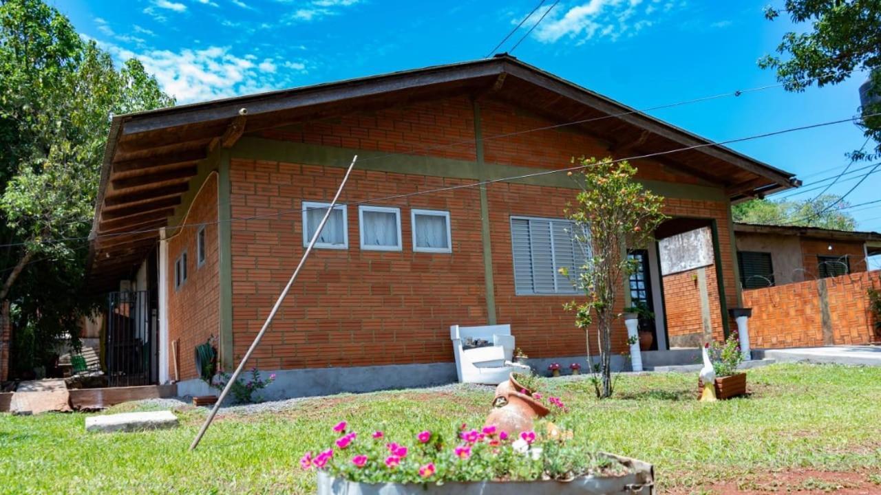 Iguazu Alojamiento "La Casa" ปูแอร์โตอีกวาซู ภายนอก รูปภาพ
